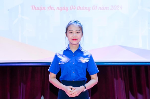 Bạn Lê Thị Thùy Linh là 01 trong 03 nữ chiến sĩ tự nguyện đăng ký nhập ngũ ngay sau khi tốt nghiệp đại học